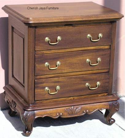 Code: BSC 109-M Name: Chest of Drawer Victorian Low 3 Drawer Size: W1,65 x DO,55 x H1,70 Wood: Solid Mahogany.